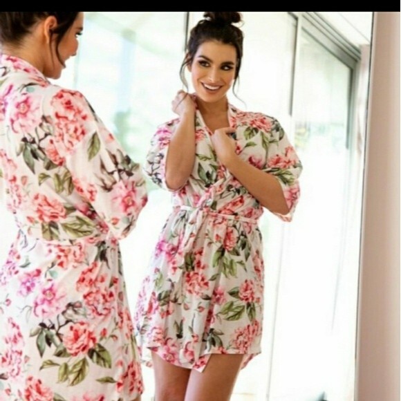 Show Me Your MuMu Other - Show me your mumu pink floral Brie kimono wrap with pockets/belt SM